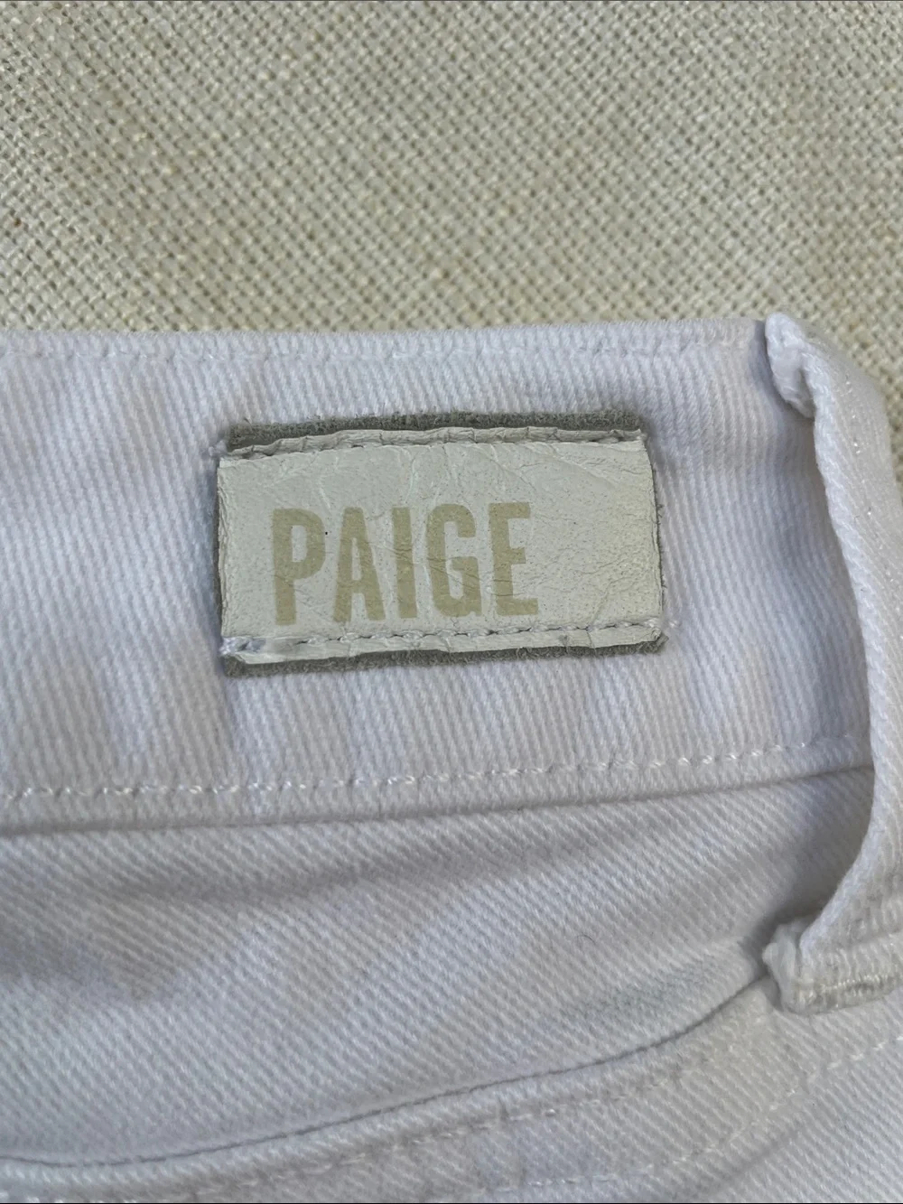 PAIGE Jax Knee Short White Cuffed Denim Cotton/Elastic Blend